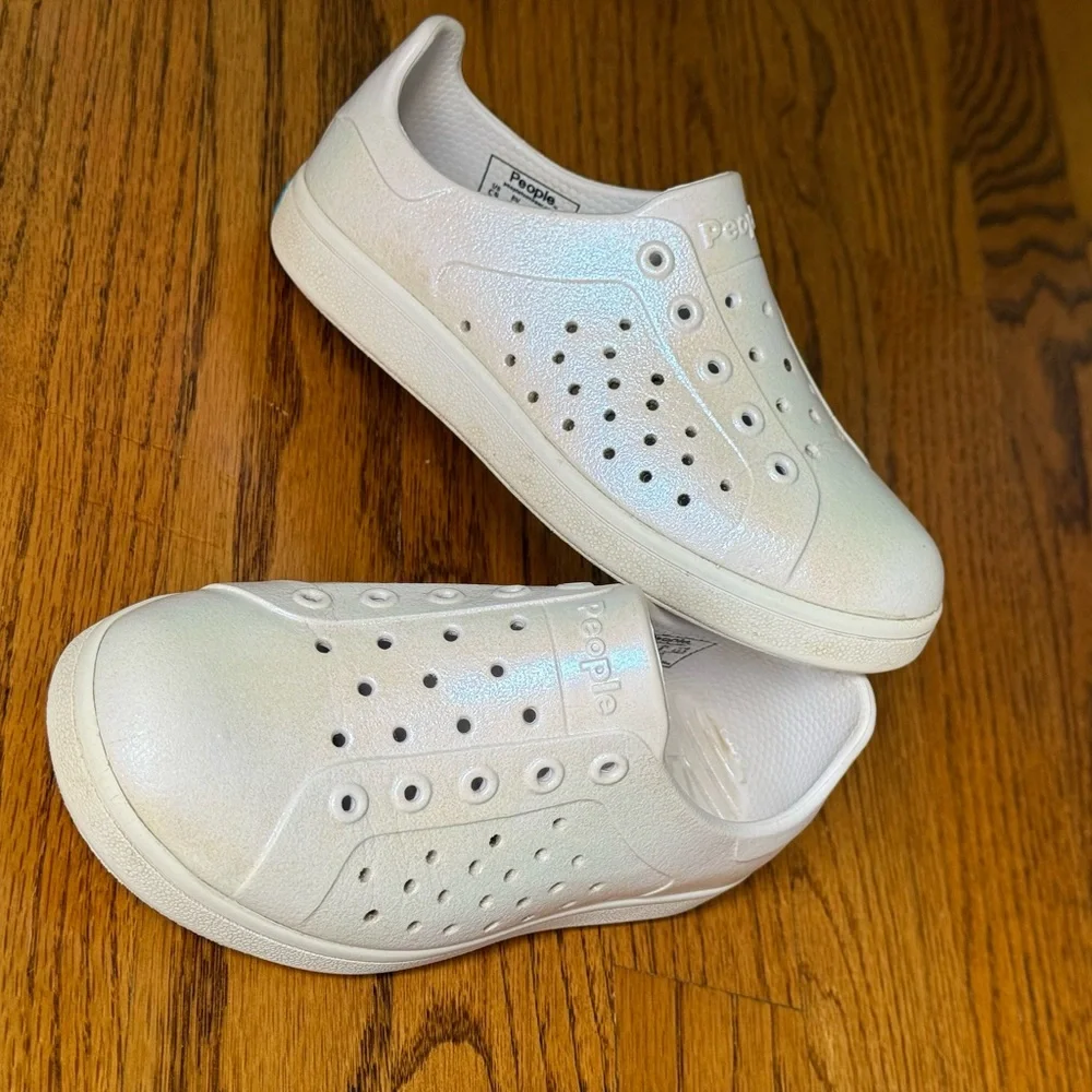People Kid’s 9 Slip-On Sneakers Water Shoes Slip Resistant Iridescent White